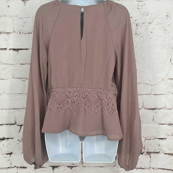 Lulu’s “Loving Arms” Faux Wrap Lace Too, Size M - Picture 7 of 10